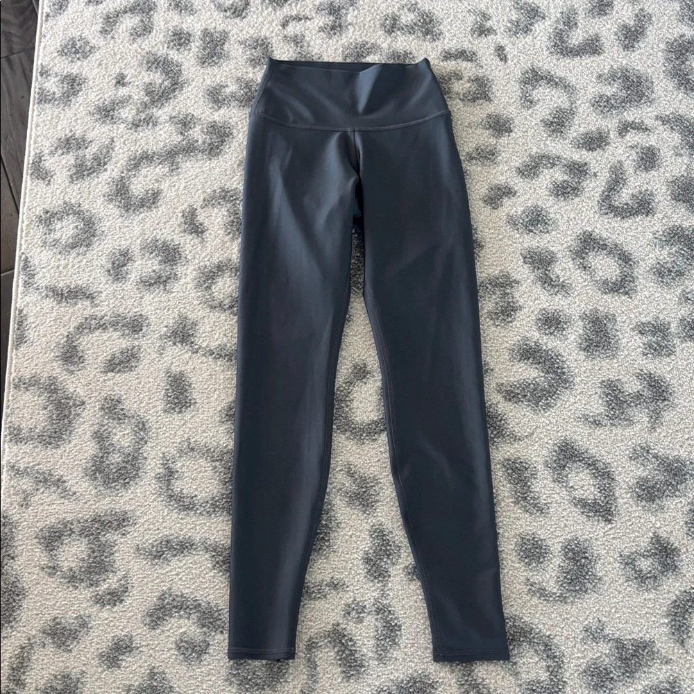 like NEW ALO Yoga airlift Charcoal Leggings Sz XS - Picture 6 of 6